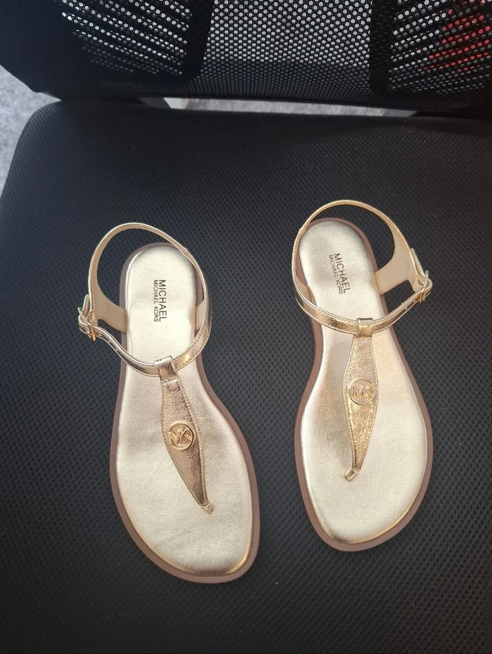 New 6.5 Michael Kors Gold T-Strap Sandals